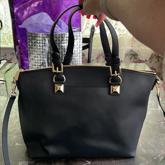 Michael Kors large black bag. Excellent condition no tears or marks on it - Picture 10 of 12